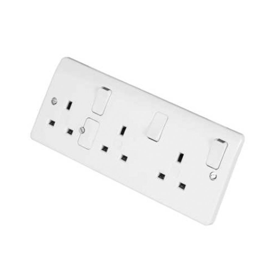 3GANG SWITCHED SOCKET